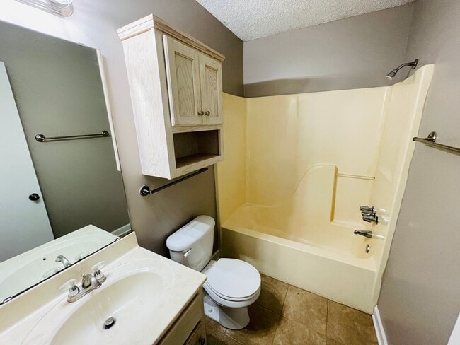 Building Photo - 2BD/2.5BA FOR RENT