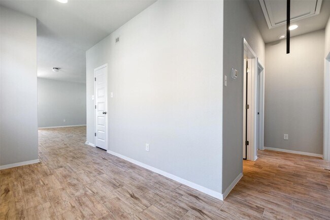 Building Photo - 220 Fabion St