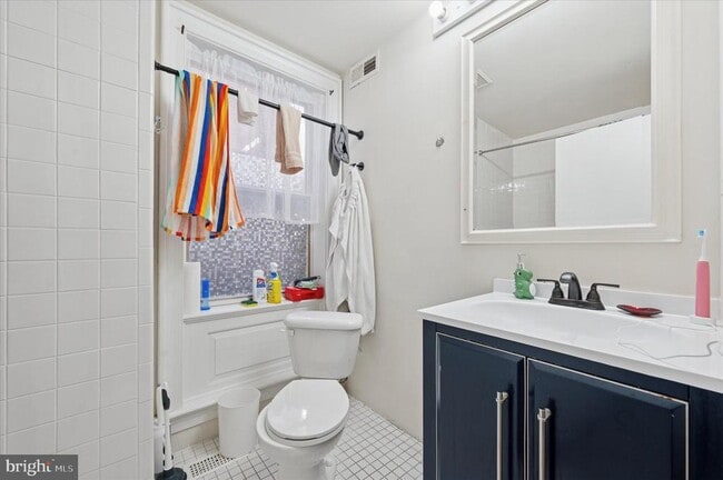 Building Photo - 3725 Lancaster Ave