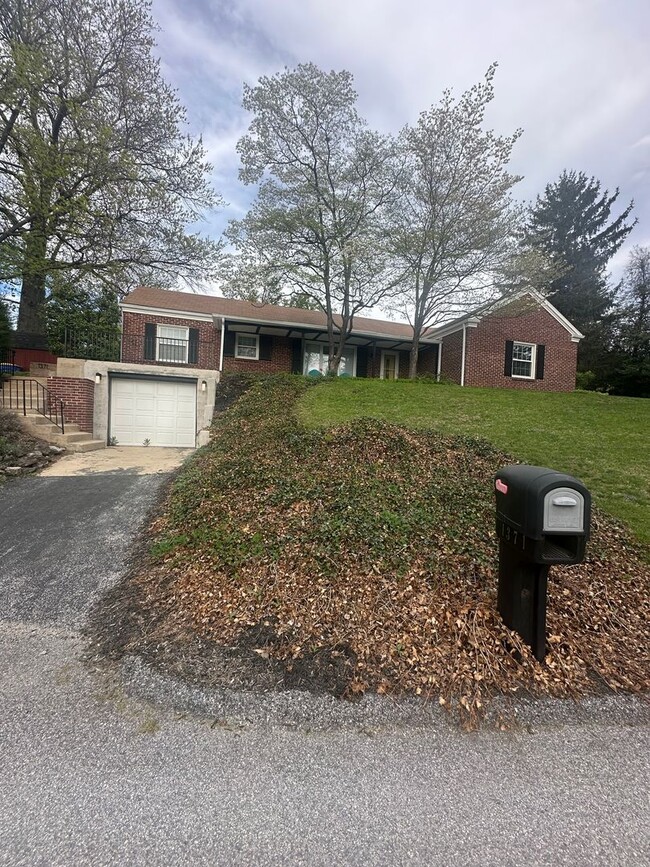 Primary Photo - Available Now- 3 Bedroom Home in York!