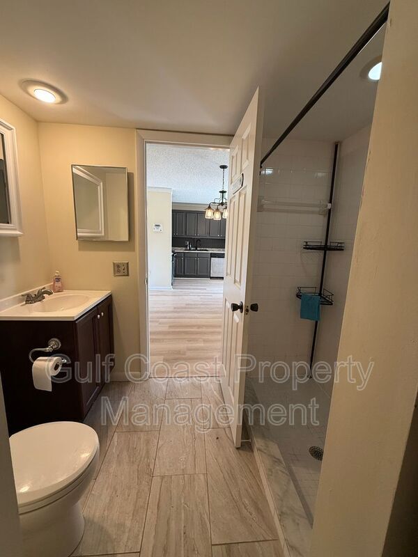Building Photo - 5249 Cedarbend Dr