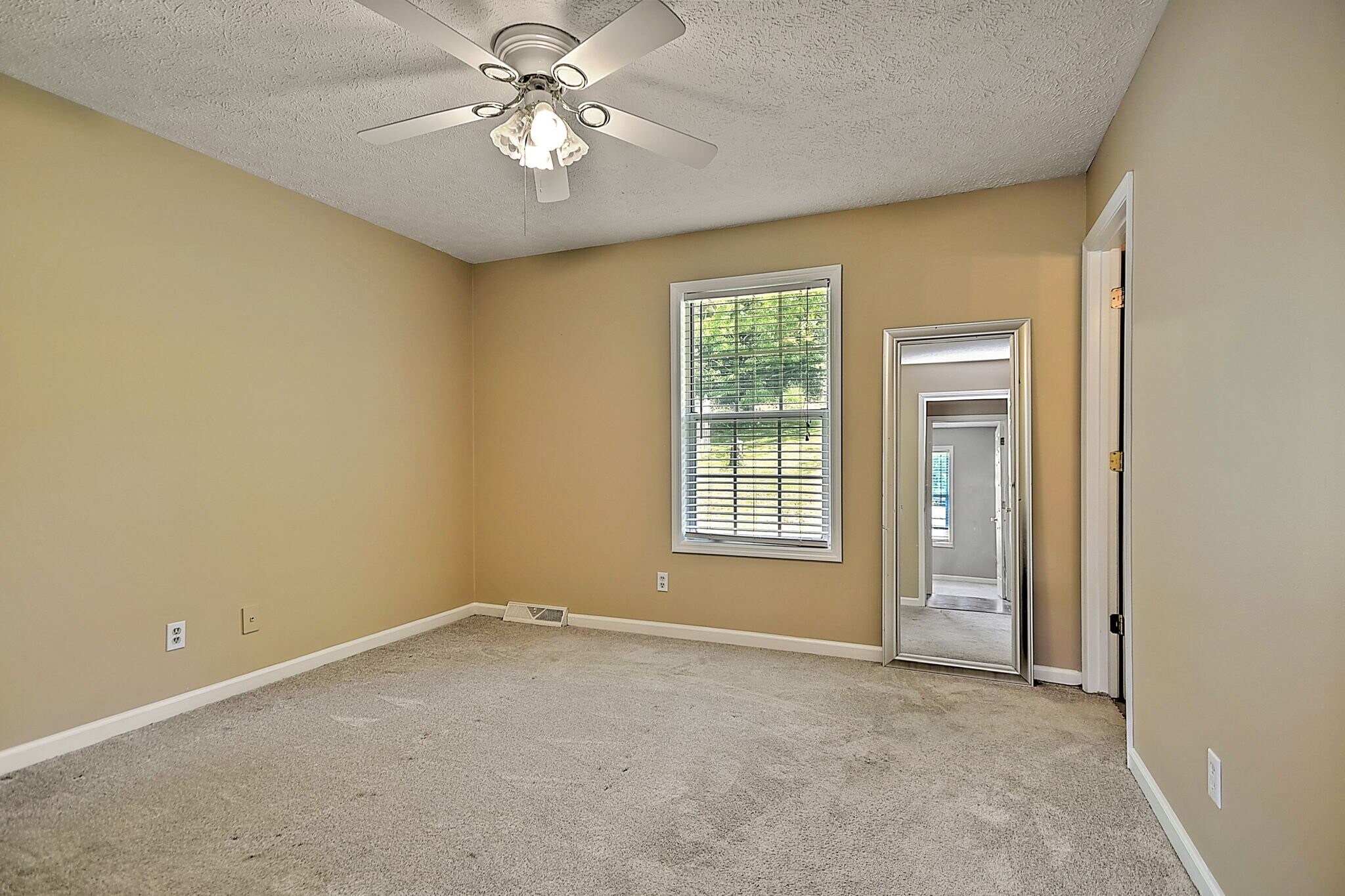 Building Photo - 185 Woodland Cir