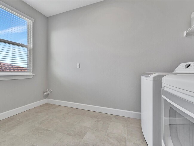 Building Photo - Savanna, Lakewood Ranch 4 bed/2.5 bath Unfurnished Home