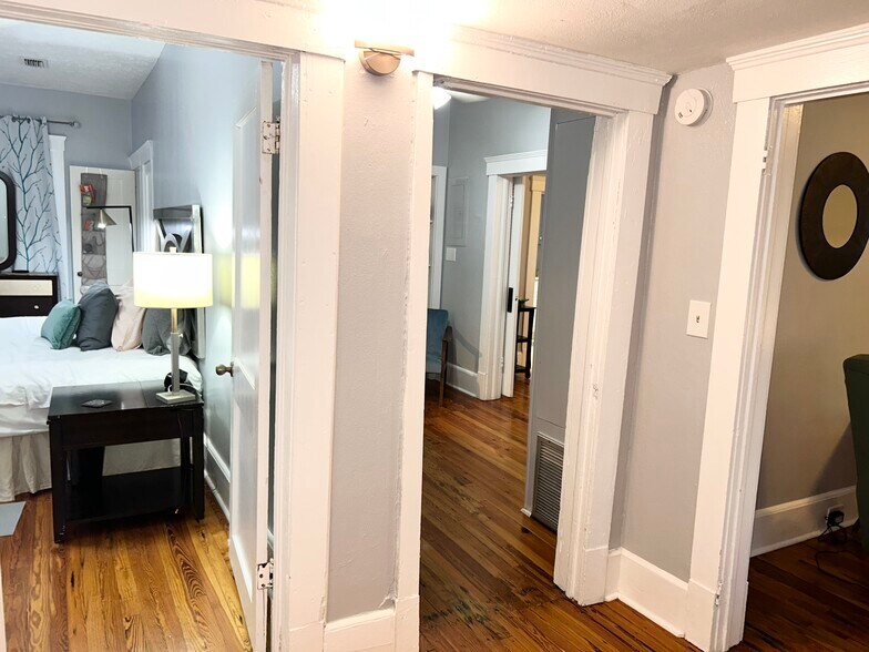 Building Photo - 1039 Riviera St