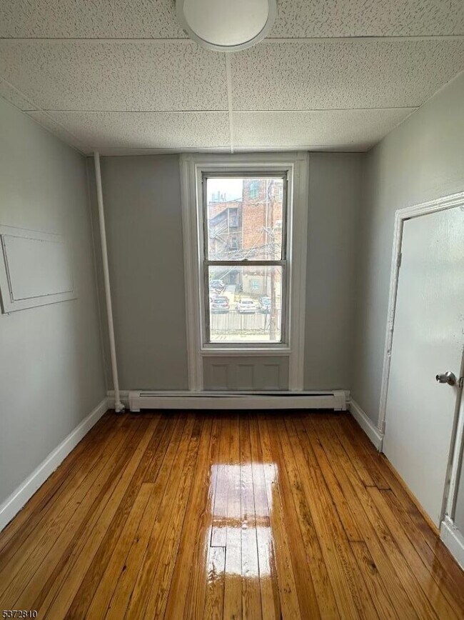 Building Photo - 56 Vanderpool St