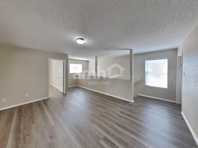 Building Photo - 3739 Hideaway Grn