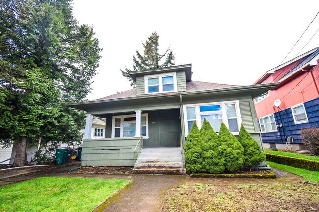 Building Photo - Spacious 4BD/2BA Two-Story Home w/ Fenced Yard & Huge Basement! Pets OK!