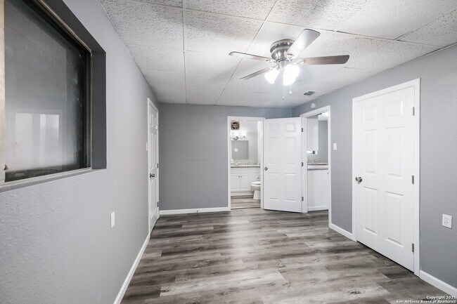 Building Photo - 327 E Whittier St