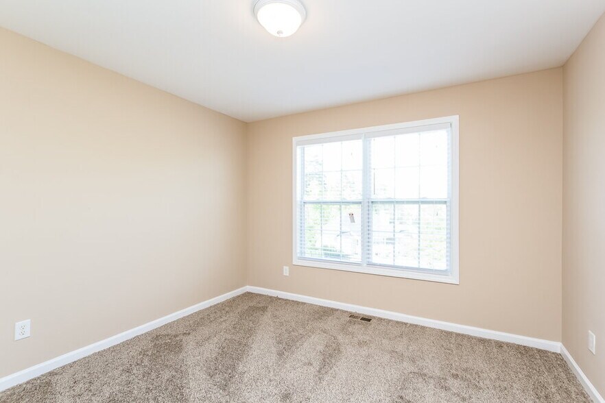 Building Photo - 214 Oakleigh Ln