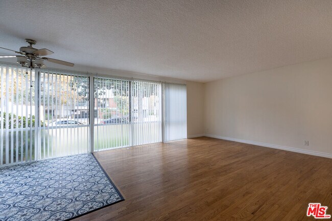 Building Photo - 11131 Rose Ave