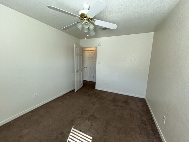 Building Photo - 308 Cedar Ridge Dr