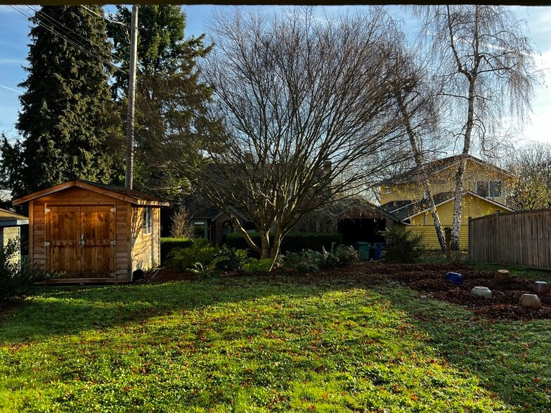Building Photo - 3818 24th Ave S