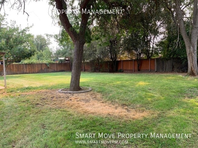 Building Photo - 10023 W Skycrest Dr