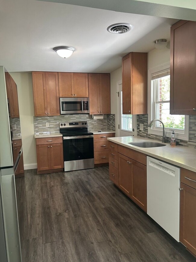 Building Photo - Beautiful Single Family Home