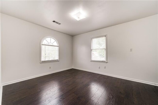 Building Photo - 5527 Bridge Pointe Dr