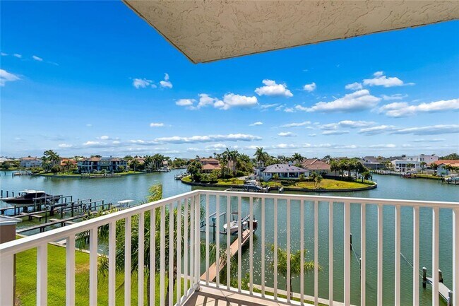 Building Photo - 719 Pinellas Bayway S