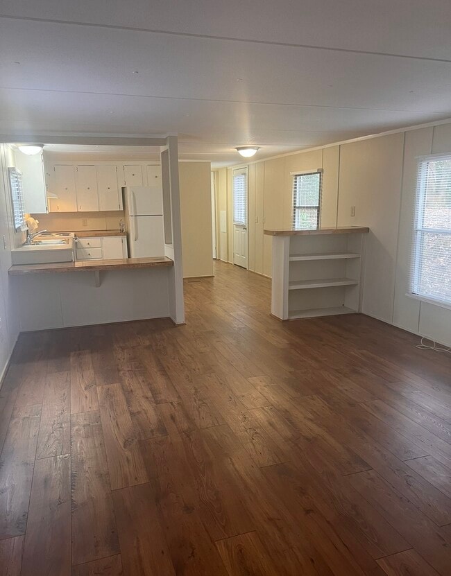 Building Photo - 299 Frank Hodges Dr