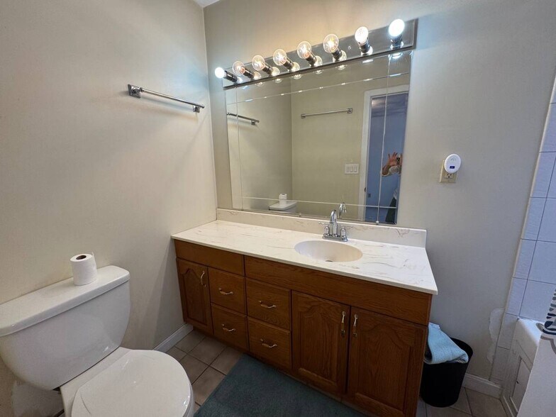 Primary Vanity - 154 Harvard St