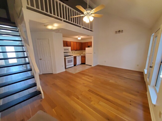 Building Photo - 9005 Stoneleigh Trce