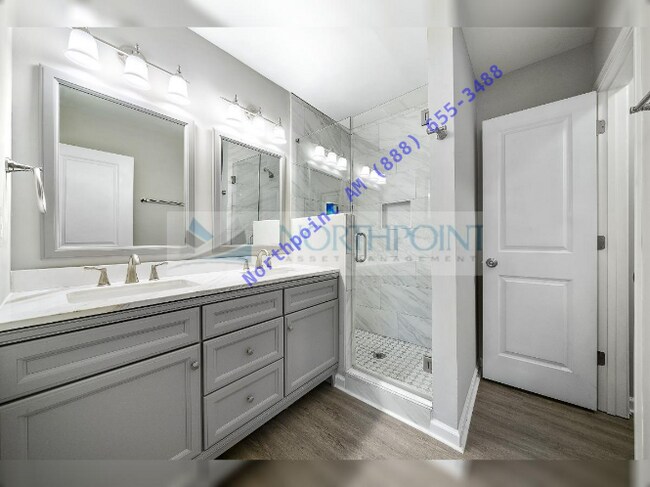 Building Photo - ! MOVE IN SPECIAL: 1 MONTH RENT FREE and A...