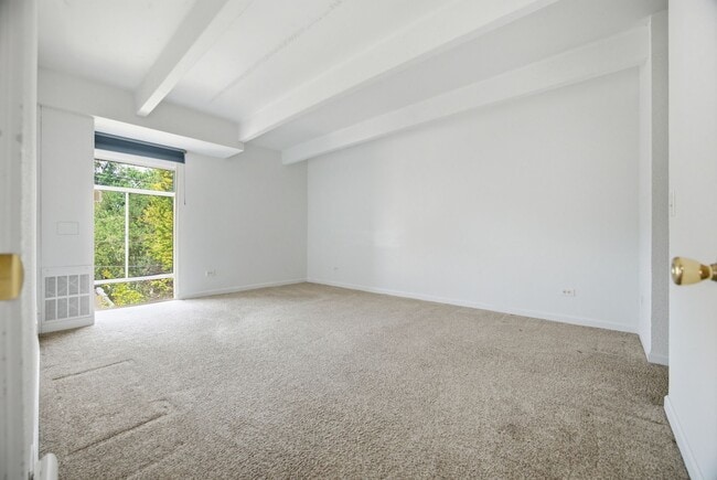 Building Photo - 675 S University Blvd