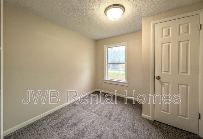 Building Photo - 5332 Amazon Ave