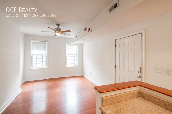 Building Photo - 1431 Lombard-Beautiful Apt-Private Yard-Fi...