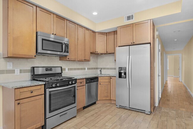 Building Photo - 212 E Chase St