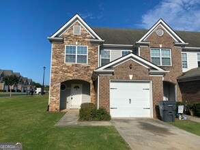 Building Photo - 212 Village Dr