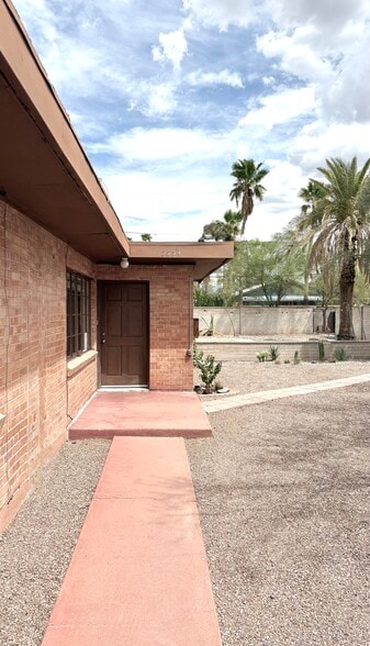 Primary Photo - 2334 N Richey Blvd