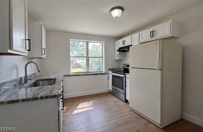 Building Photo - 569 Nuna Ave