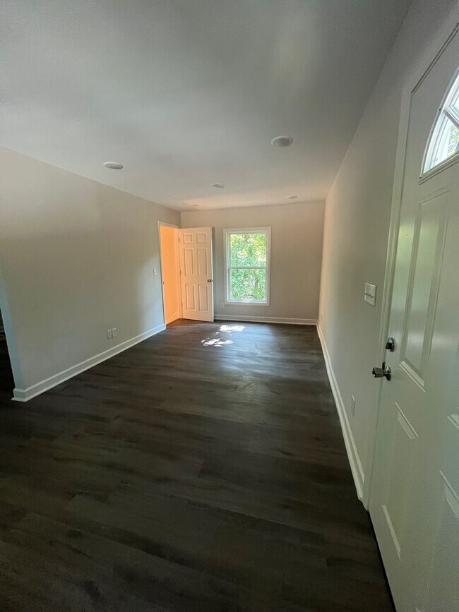 Building Photo - Private Wooded Views - Move-In Ready!