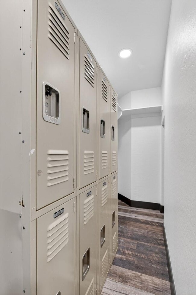 Building Photo - 6932 E Pearl St