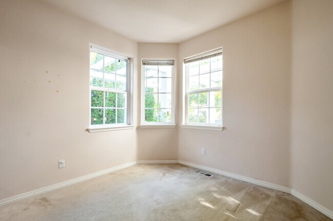 Building Photo - 5392 NW Crady Ln