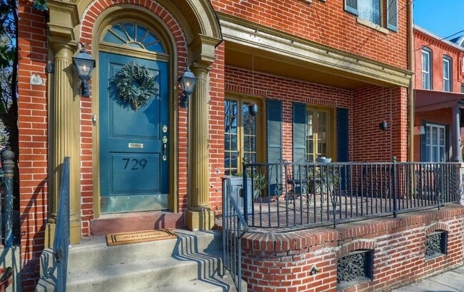 Building Photo - 729 E Orange St