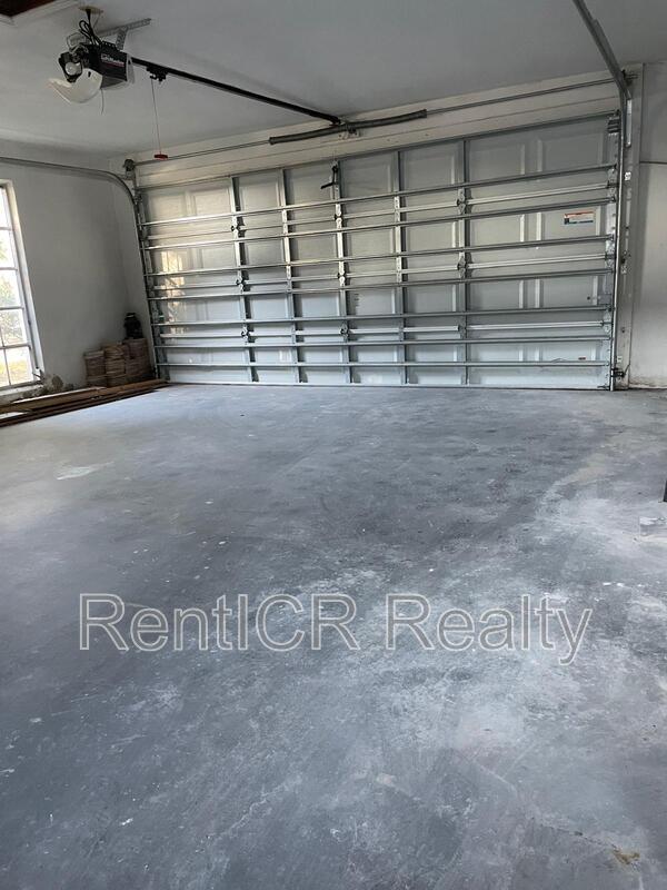 Building Photo - 810 Maple Ridge Rd