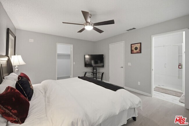 Building Photo - 52275 Avenida Vallejo