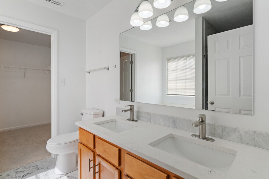 Building Photo - 2310 Liatris Dr
