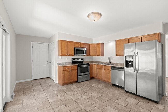 Building Photo - 1517 Lincoln Dr