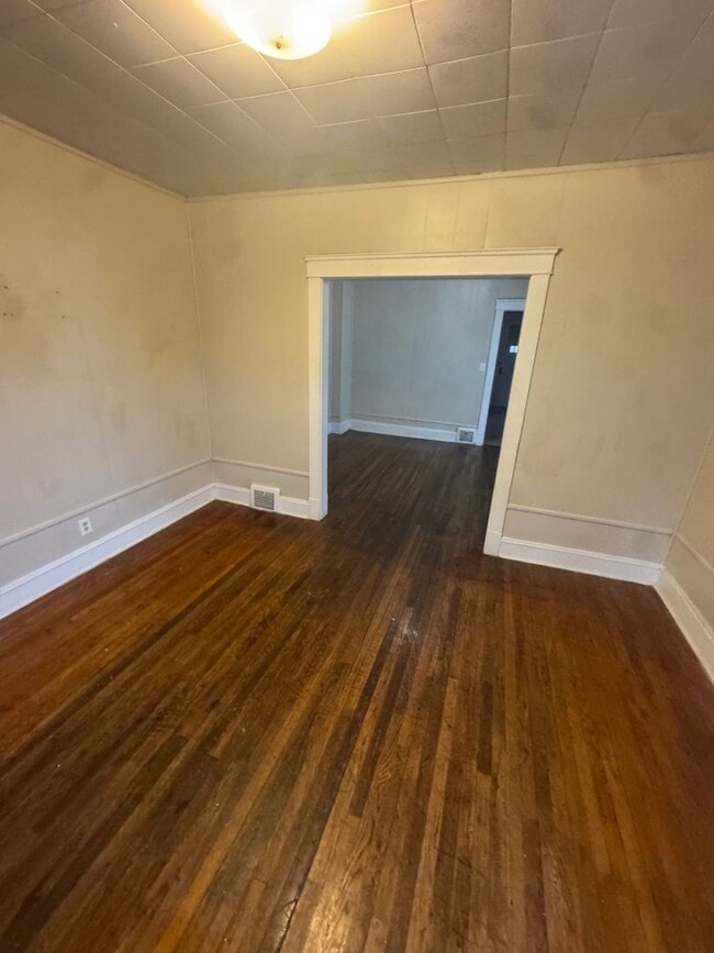 Building Photo - 632 E 101st St