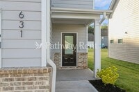 Building Photo - 631 Mackenzie Cv