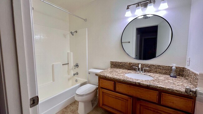Building Photo - Newly updated 3-bedroom, 2.5-bath Hampton ...