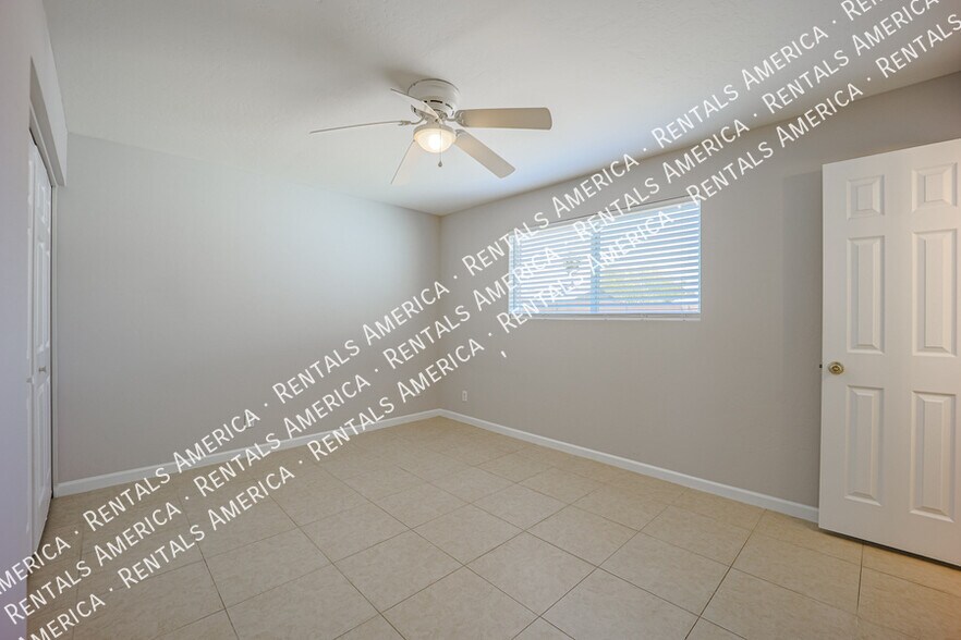 Building Photo - 614 N 74th St