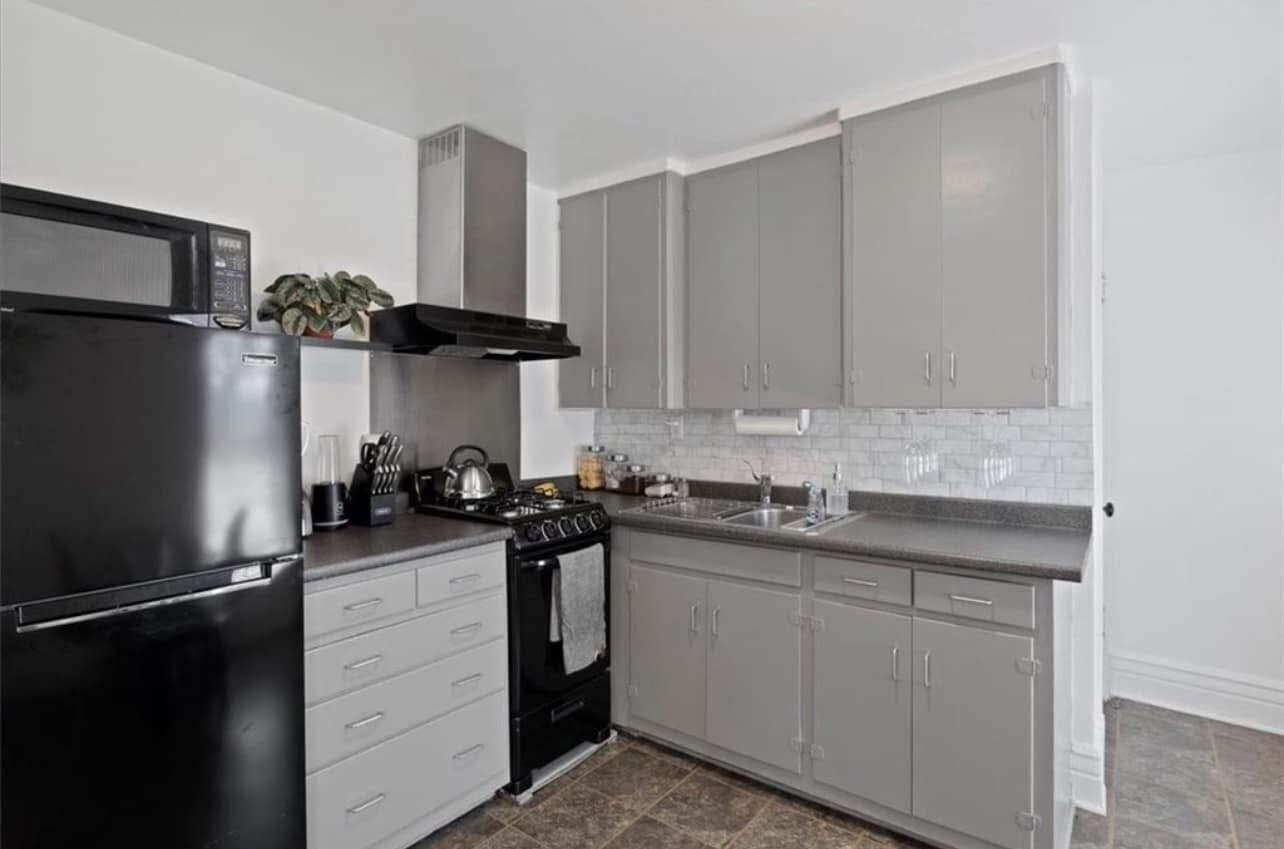 Building Photo - 272 Linden St