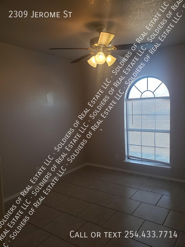 Building Photo - 2309 Jerome Dr