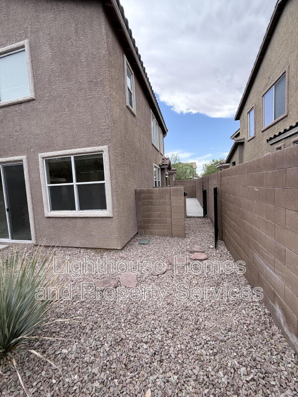 Building Photo - 9118 Wine Cellar Ave