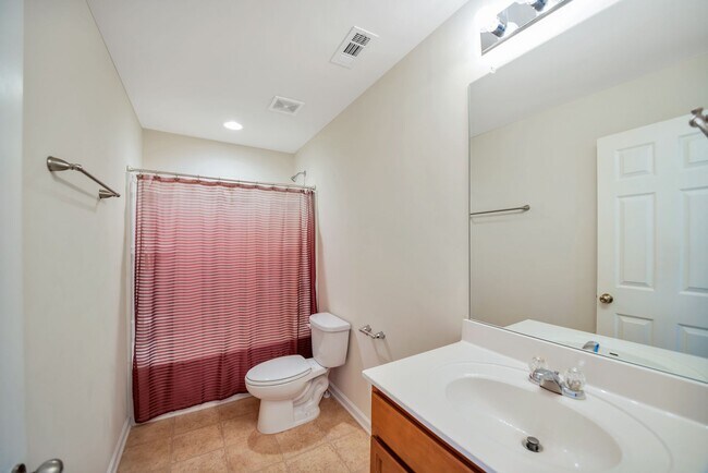 Building Photo - Spence Creek Rental!