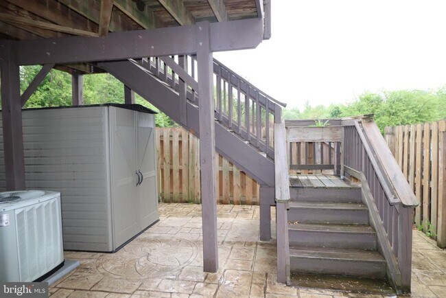 Building Photo - 104 Stingray Ct