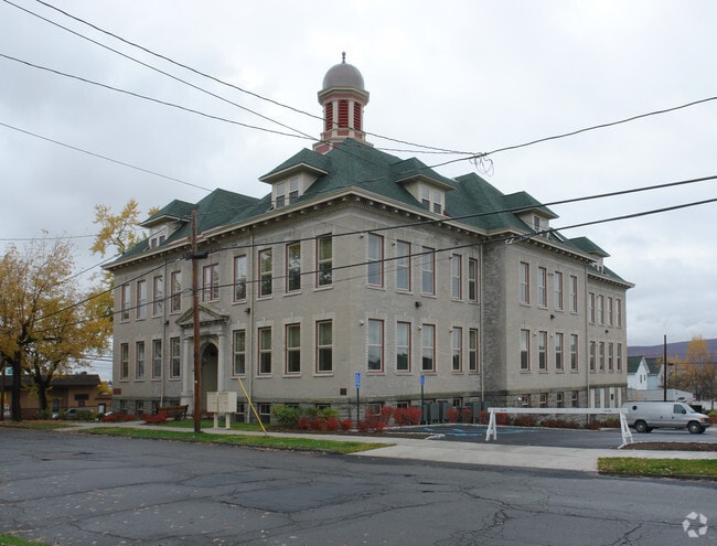 Primary Photo - Harriet Beecher Stow Apartments