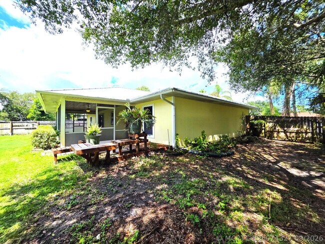 Building Photo - 6707 Coquina Ave